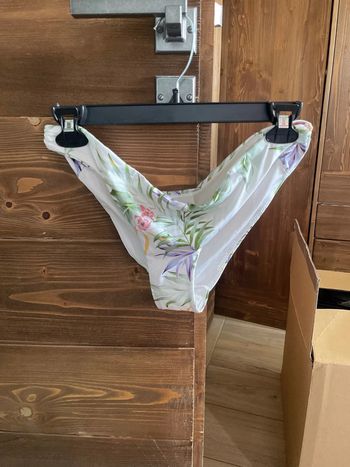 Bas de maillot de bain blanc à fleurs