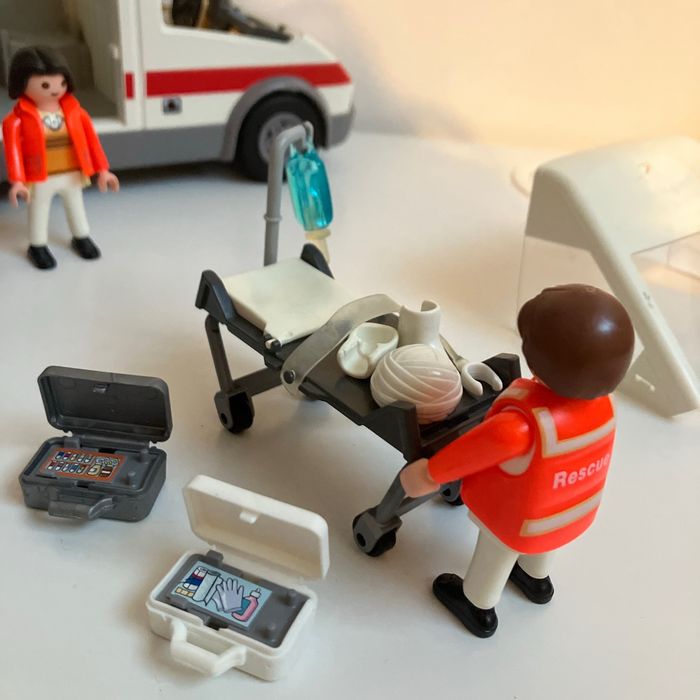 Ambulance Playmobil - photo numéro 2