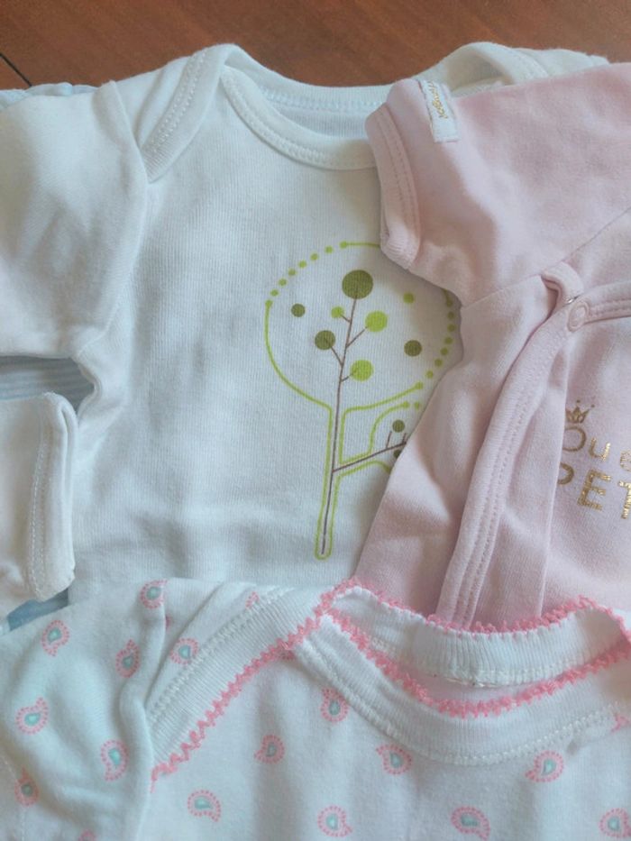 Lot de 5 bodies manches courtes taille 1 mois - photo numéro 5