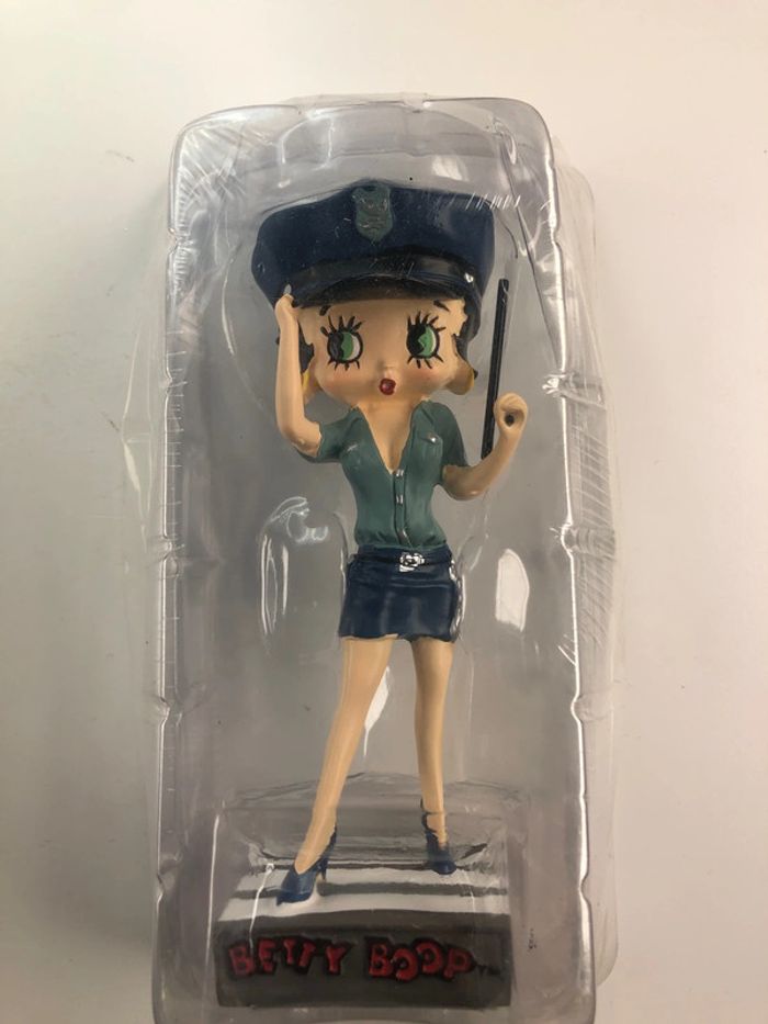 Betty boop agent de police statuette résine