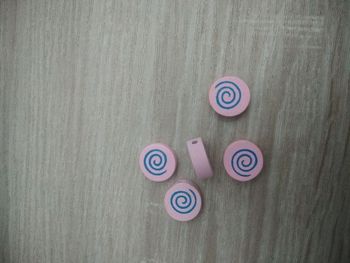 Lot de perles bois roses et bleues