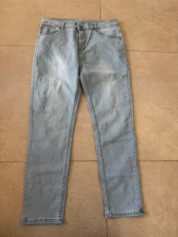 Jean bleu clair, très bon état, 44x100cm
