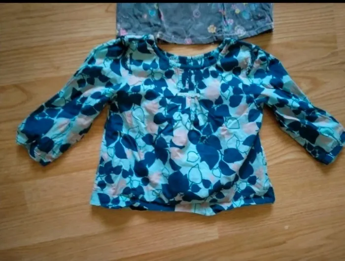 Lot de 2 blouses. Manches 3/4.
Fille. Taille 3 ans - photo numéro 2