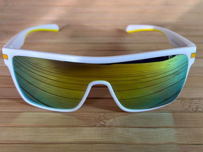 Paire de lunettes de soleil 74-6 - photo numéro 2