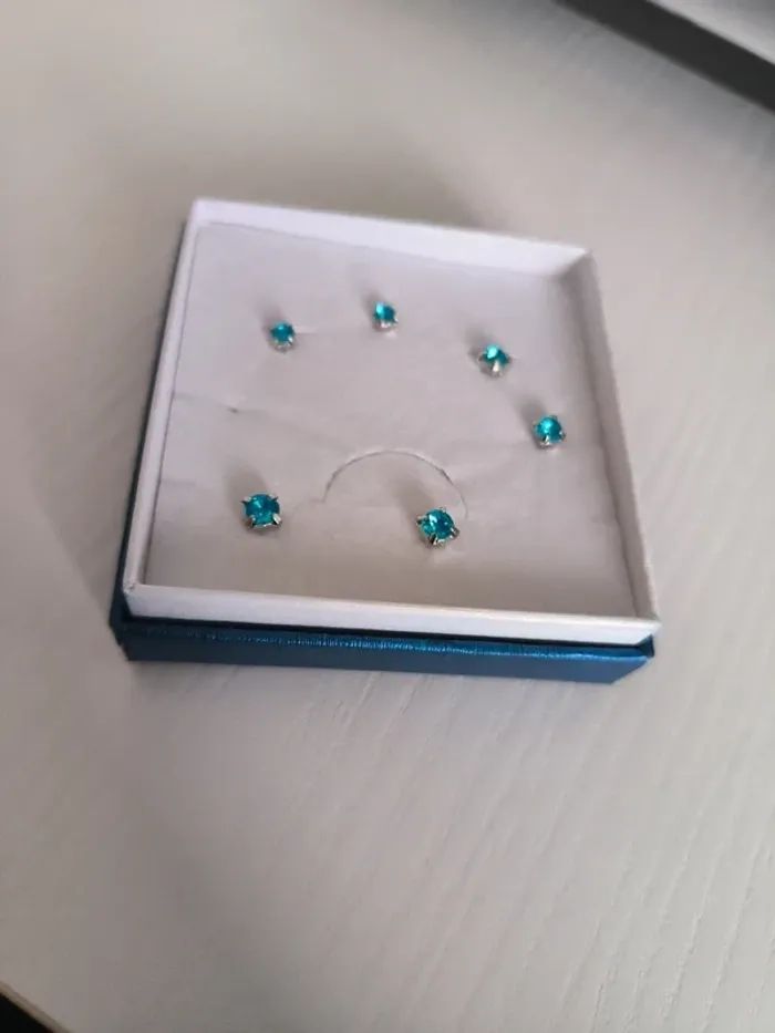 3 paires de boucles d'oreilles (puces) - photo numéro 4