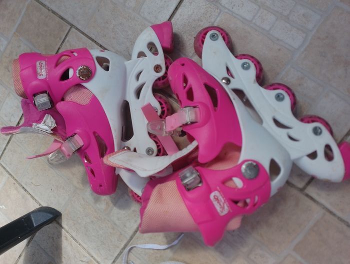 rollers HELLO KITTY AJUSTABLE 30 31 32 33 - photo numéro 3