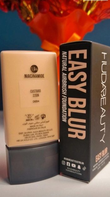 Hudabeauty fond de teint Easy blur Custard 220N 30ml neuf jamais utilisé jamais ouvert