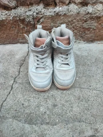 Chaussures basket taille 28 marque Okaïdi