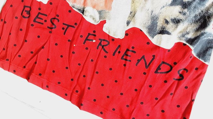 Vêtement fille tee-shirt manches longues rouge à pois motif chat et chien C&A 12 ans - photo numéro 3