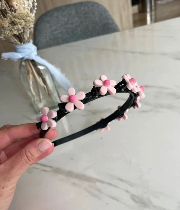 Serre tête à fleurs avec des pinces neuf