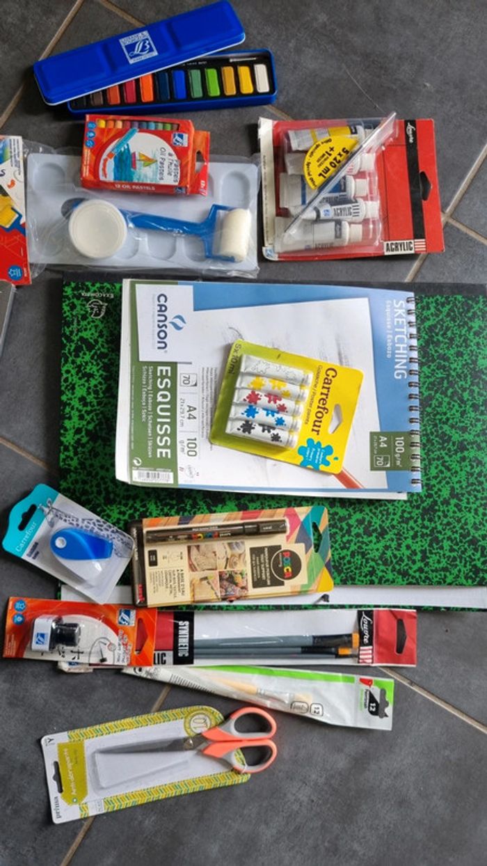 Lot dessin loisirs créatif ciseaux peinture pinceau feuille