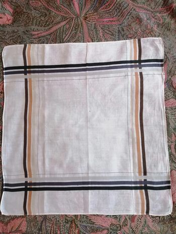 Mouchoir à carreaux