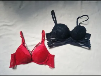 Lot de 2 jolie soutien-gorge undiz taille 85A