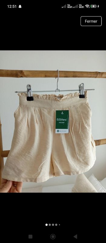 Short fluide beige taille élastique réglable 7 ans neuf