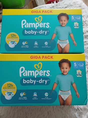 Couches Pampers 2 cartons taille 5 soit 256 couches