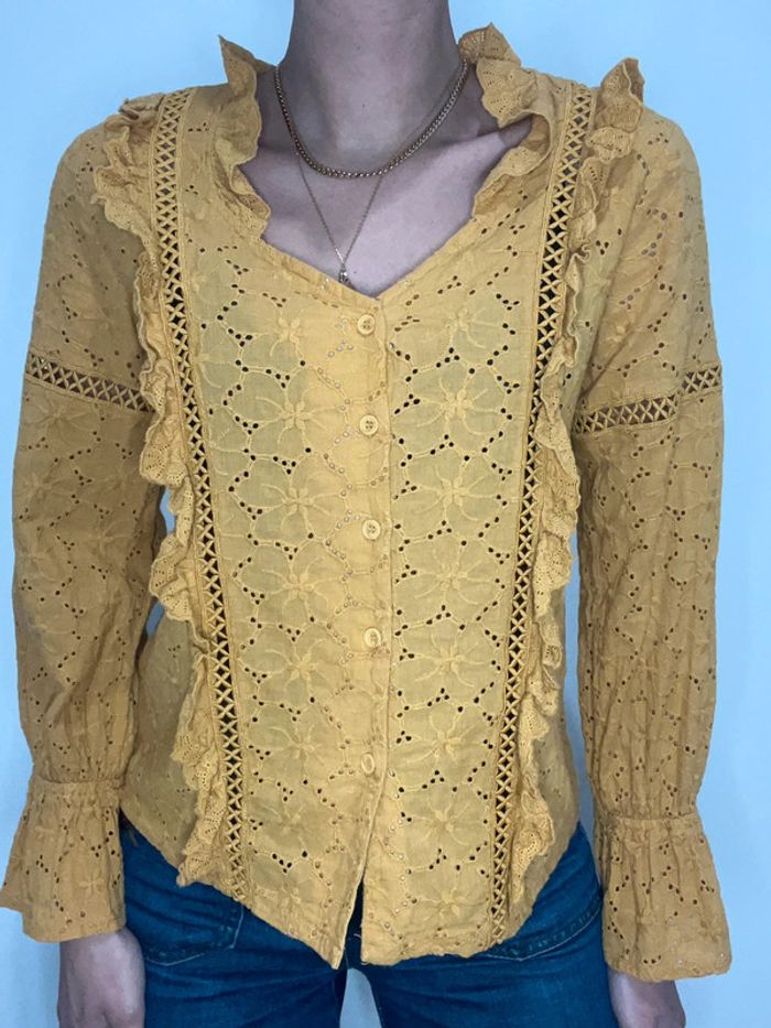 Chemise jaune moutarde avec broderie / détail ajouré et volant - photo numéro 6
