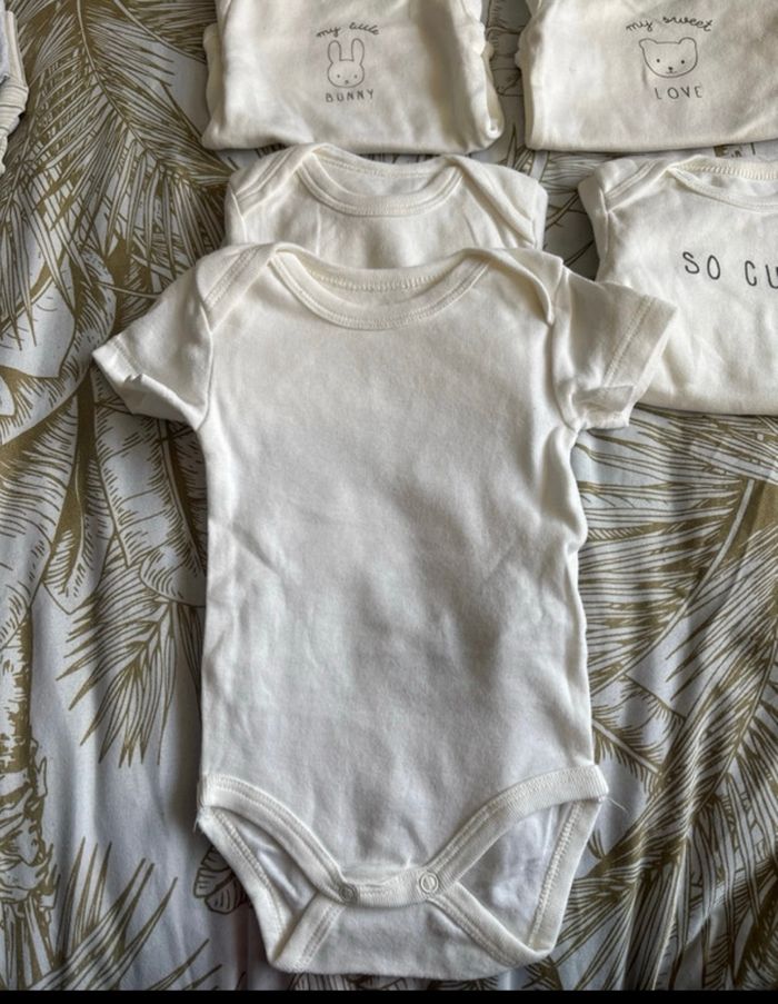 Lot  body 3 mois - photo numéro 2