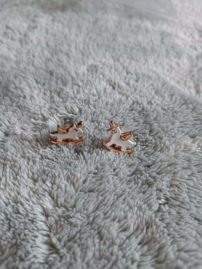 Clips d’oreilles licorne dorés et blancs - photo numéro 5