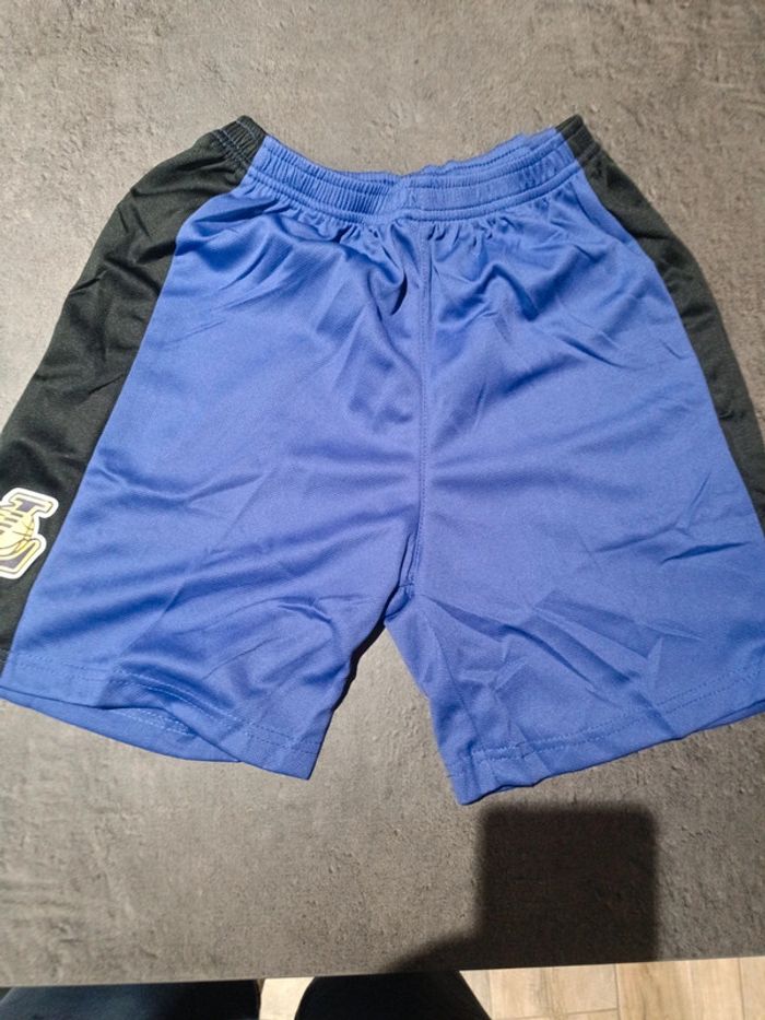 Tenue NBA Los Angeles Lakers LeBron James violet. T.28 - photo numéro 3