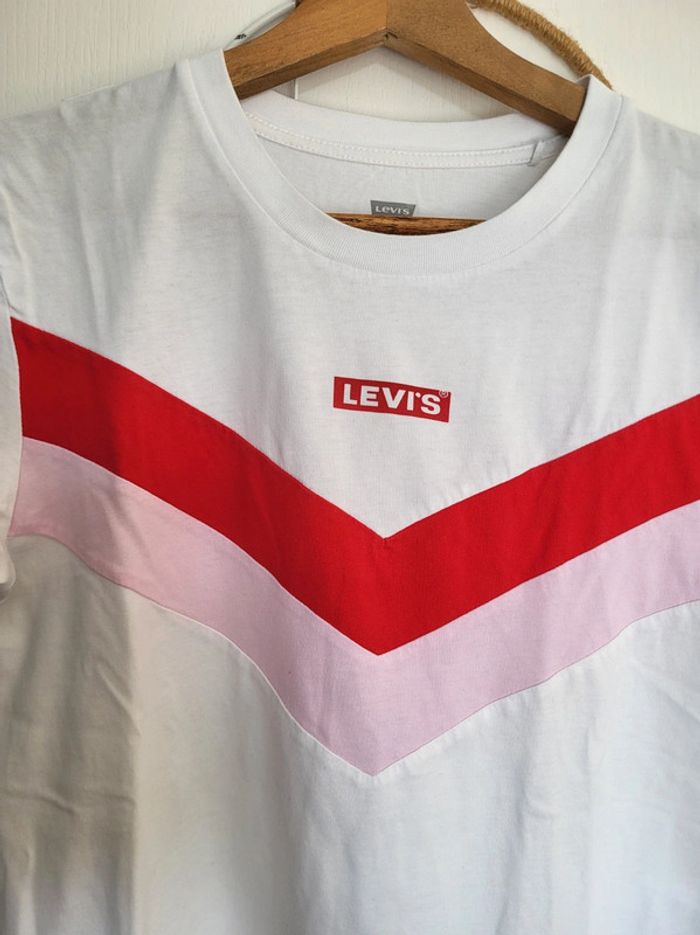 T-shirt levi's etat neuf XS 12 ans - photo numéro 5