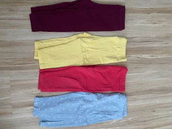 4 leggings neuf mots d’enfants 18mois