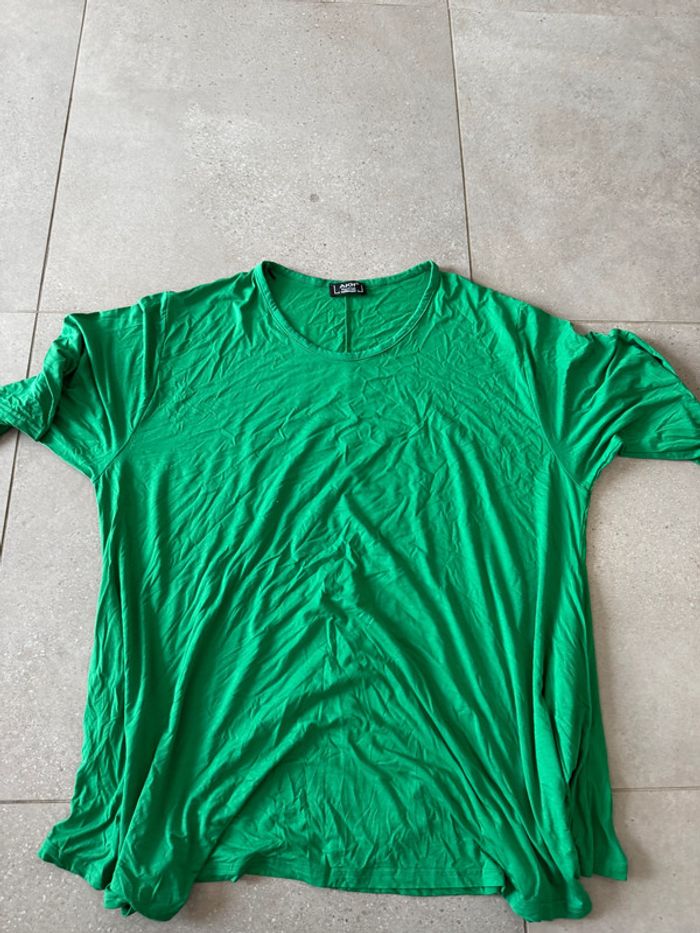 T-shirt vert ample, taille unique, très bon état
