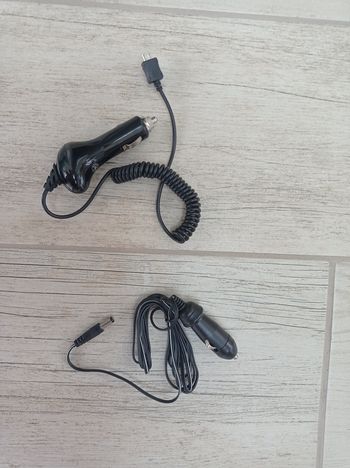 Lot de 2 chargeurs/adaptateurs - Allume-cigare