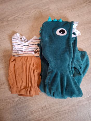 Lot pyjama et robe de chambre 14 ans