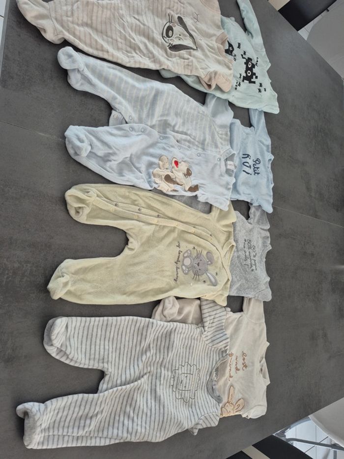 8 pyjamas Velours 3mois