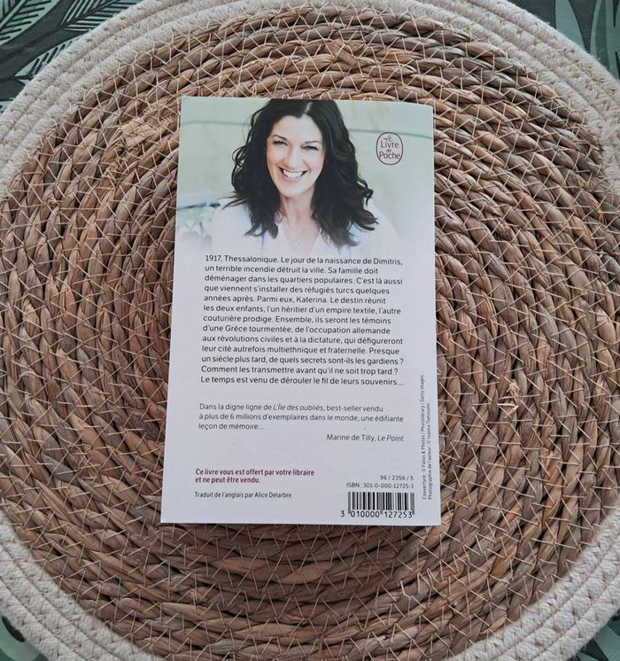 Livre Le fil des souvenirs Victoria Hislop - photo numéro 2