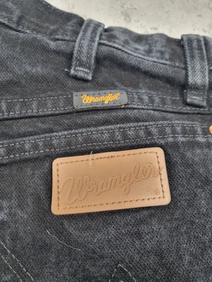Jean Wrangler noir Taille 34x32 (mesures en photos) - photo numéro 7