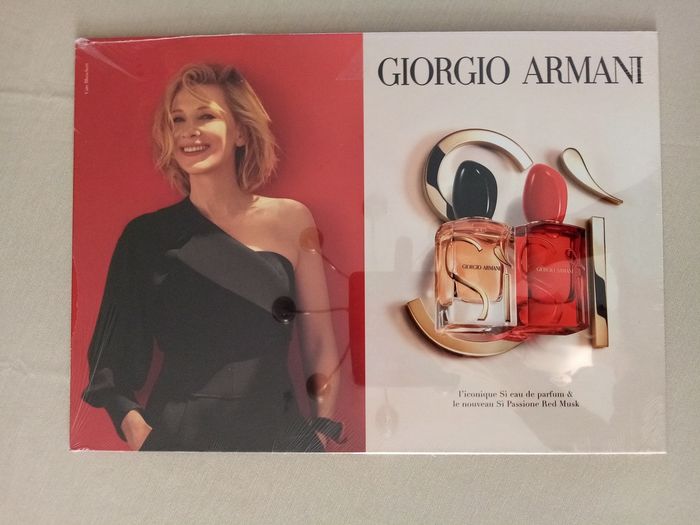 Présentoir publicitaire (Armani) - photo numéro 2