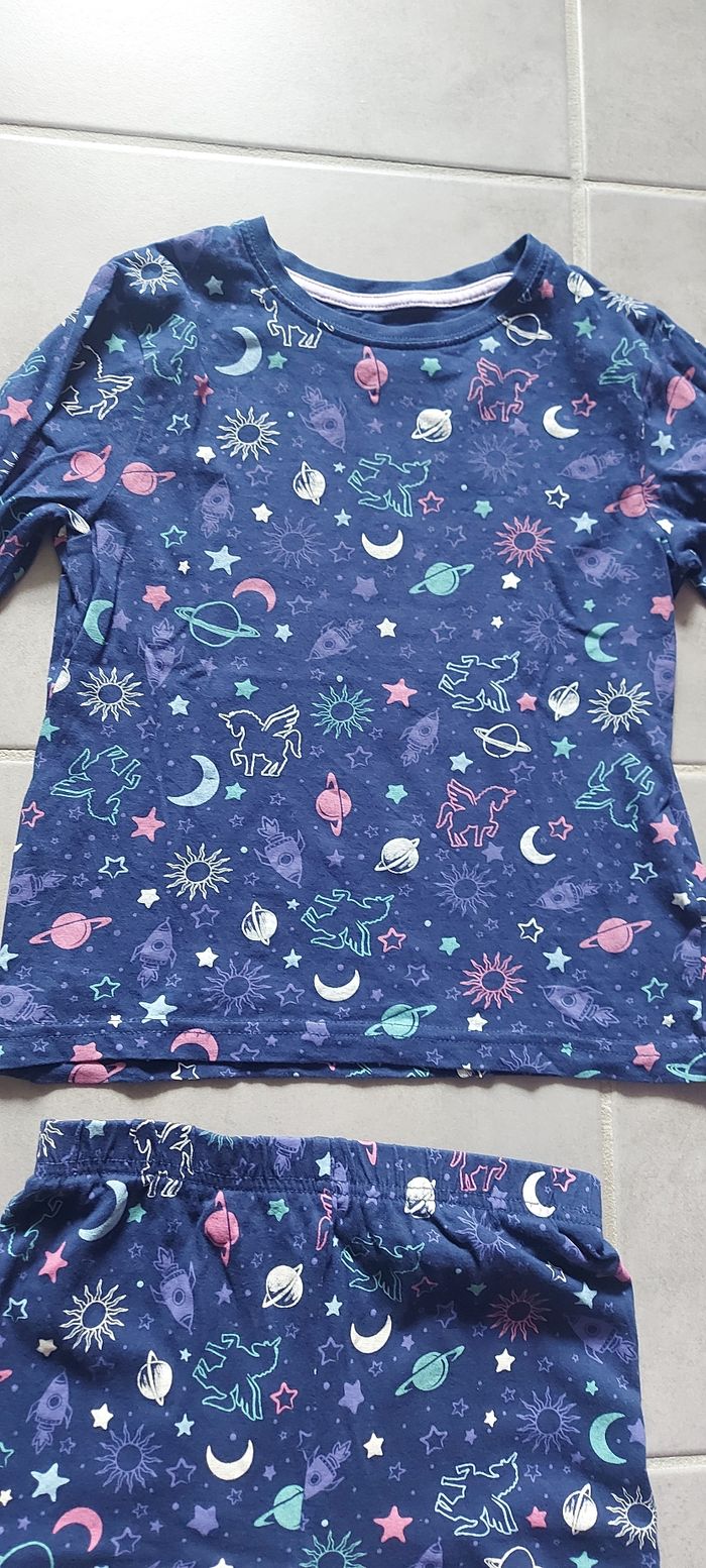 2 pyjamas Primark taille 6/7 ans - photo numéro 3