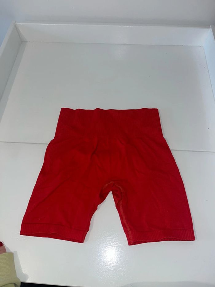 Short rouge