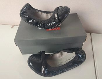 Les petites bombes ballerines fille noire P.33 neuve