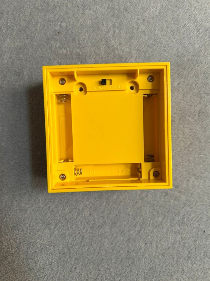 Lampe murale ou à poser jaune Marque Lego en forme de brique 2X2 en 3D - photo numéro 9