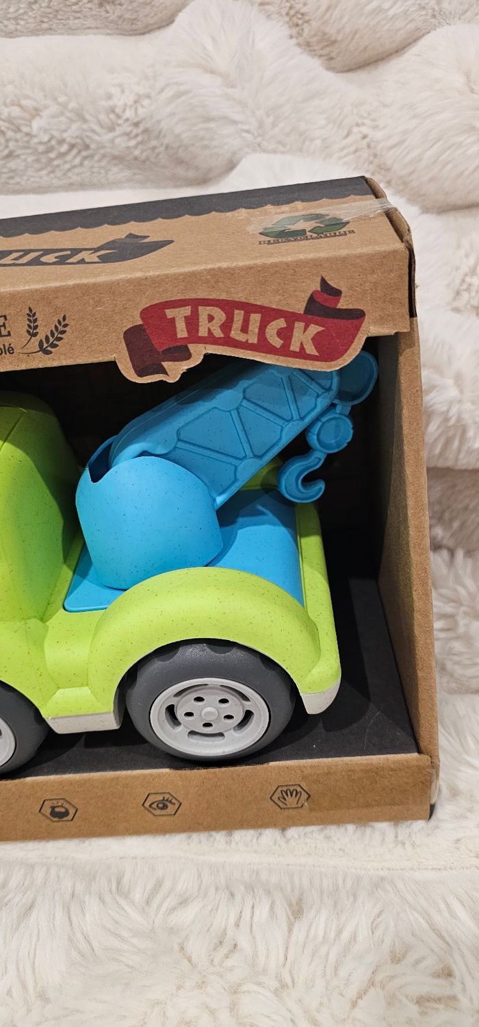 Camion grue sonore en bioplastique Neuf - photo numéro 3