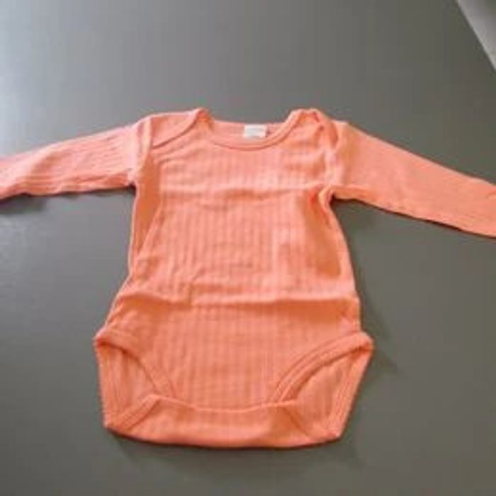Lot de 3 Babygros et 5 Boddys 24 mois - photo numéro 6