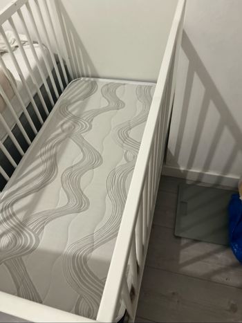 Lit IKEA avec matelas