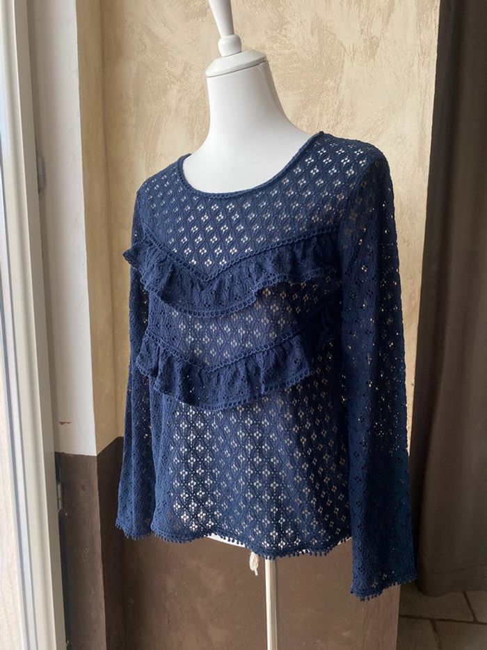 Blouse marine ajourée volantée M - photo numéro 2