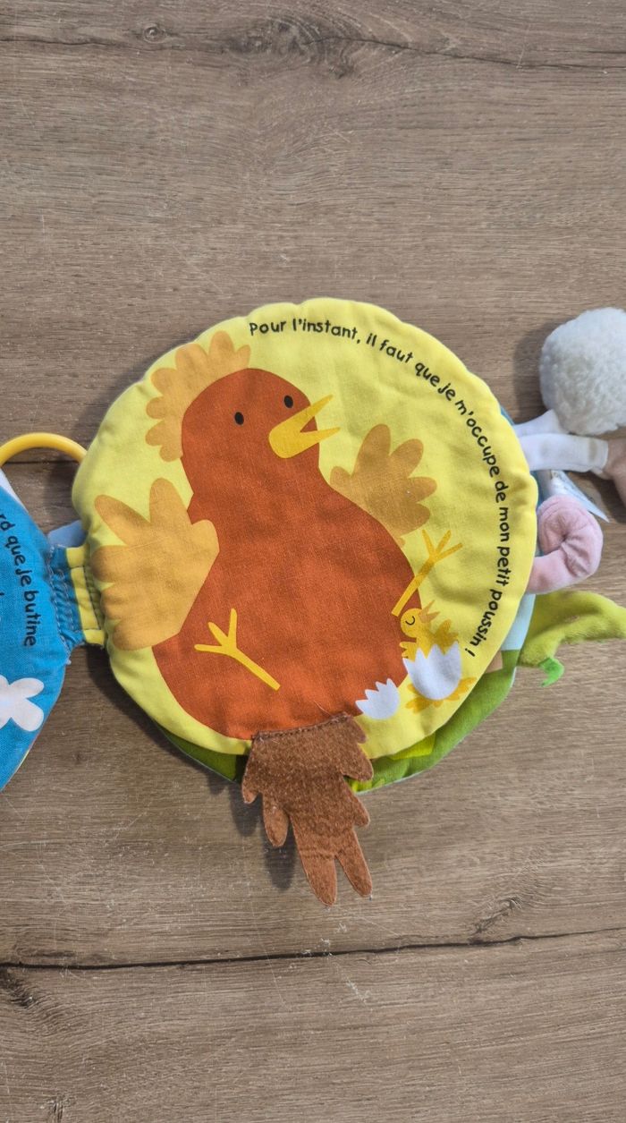 Livre d'éveil en tissus Qui veut jouer avec moi ? - photo numéro 7