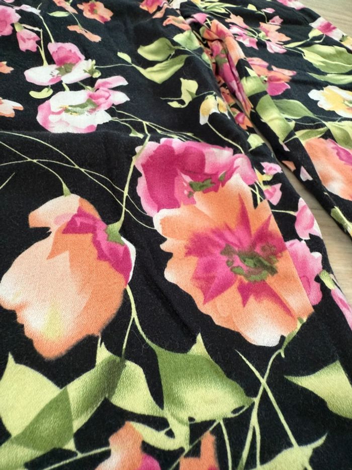 Pantalon fleuri Kelyna – Taille 36 en très bon état - photo numéro 4