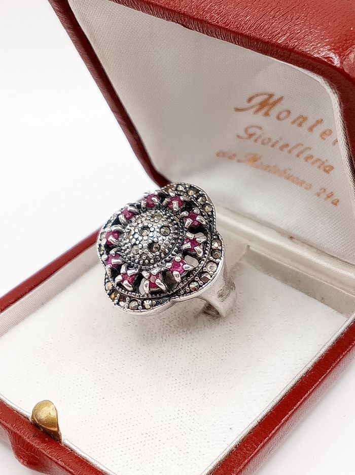 Antico anello da cocktail vintage donna rubini e marcasiti in massiccio argento 925 - photo numéro 3