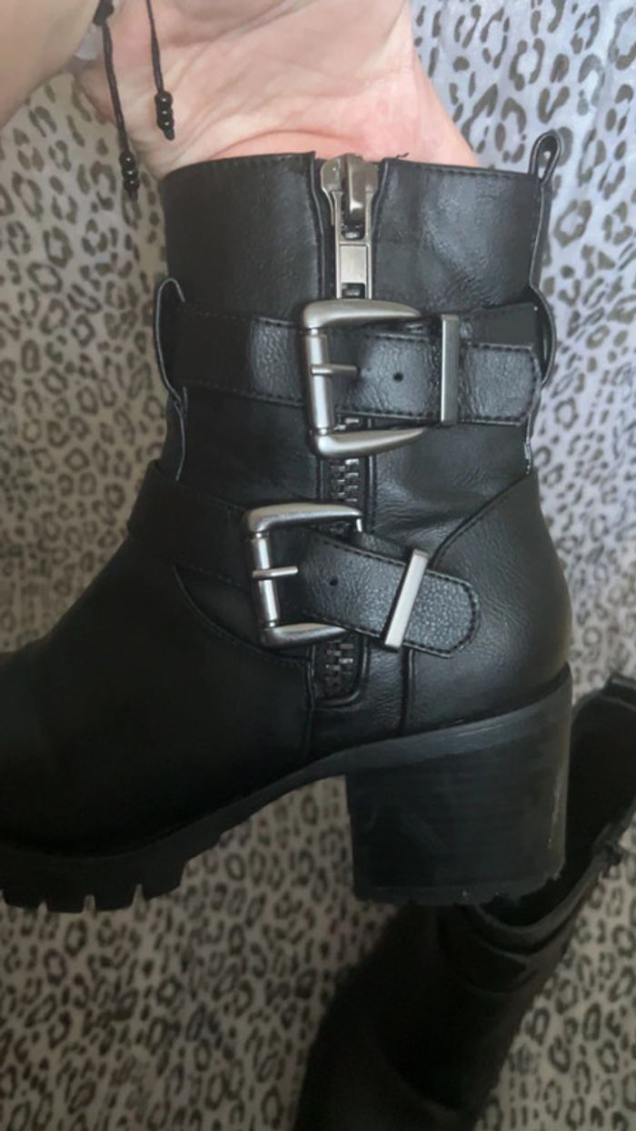 Bottines noires à talons - photo numéro 2