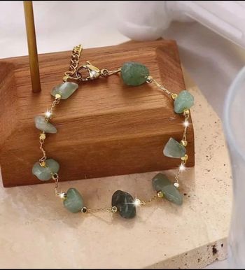 Bracelet Doré Orné de Pierres Vertes