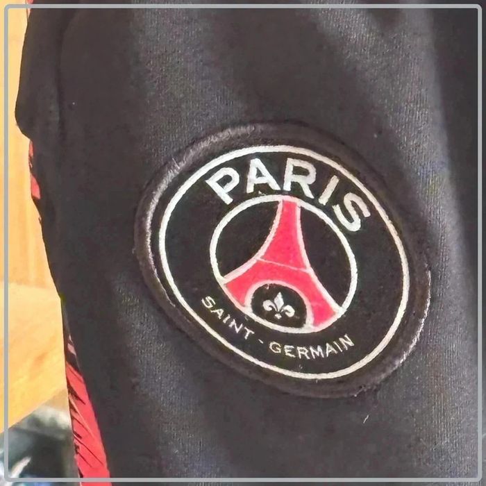 Jogging Nike psg taille 10-12ans parfait etat - photo numéro 3