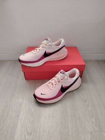 Baskets Nike Revolution 8 - Rose & Noir - Neuves - 38