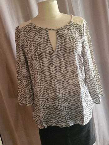 Blouse blanche et grise