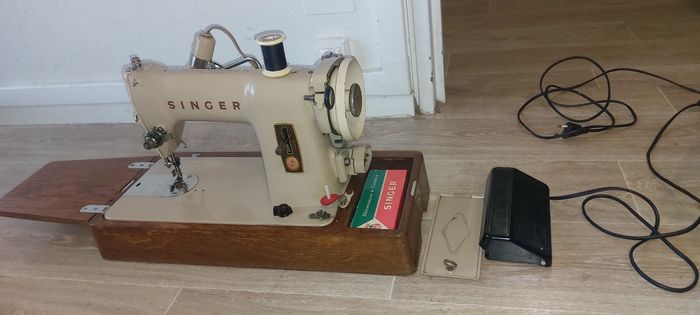 Machine à coudre singer ancienne - photo numéro 2