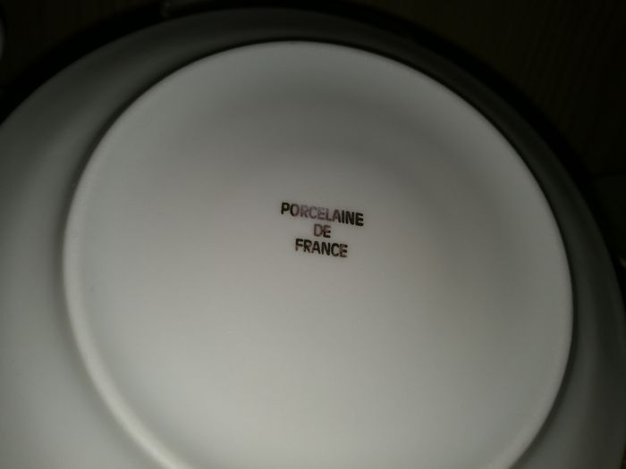 Lot de 6 tasses à café + sous-tasses marque Porcelaine de France - photo numéro 3